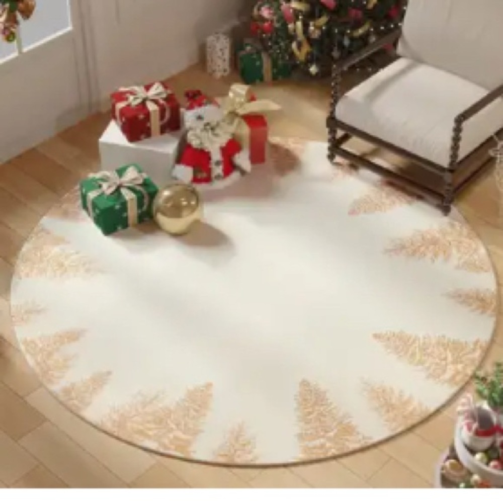 EUC- Elegant Gold and White Holiday Washable Rug